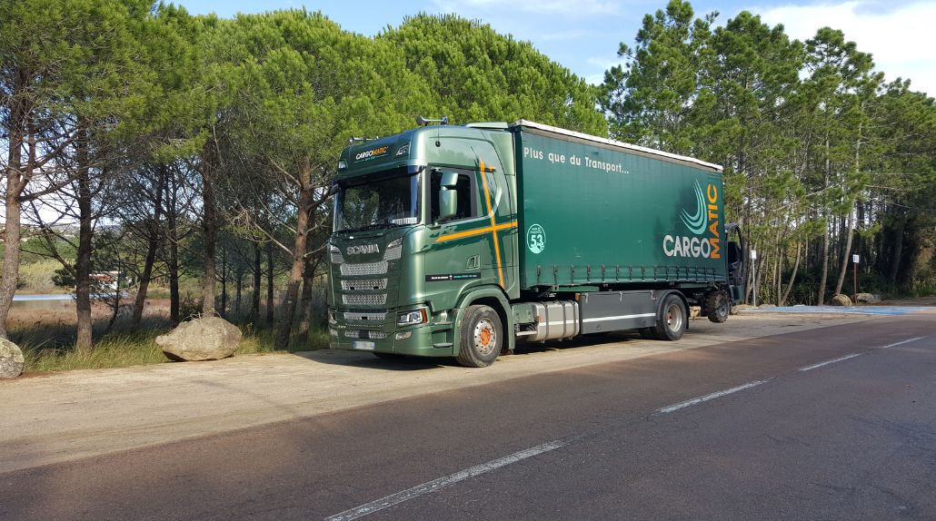 Camion porteur Cargomatic avec chariot embarqué en Corse